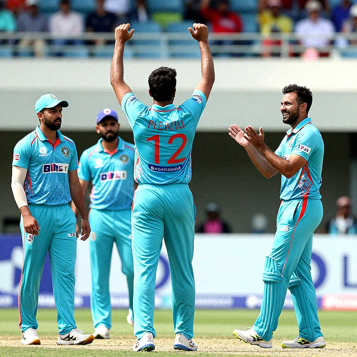 মান্ধানা যুগের প্রথম খাতা: জিম্বাবুয়ে সিরিজে ভারতের নেতৃত্ব বদলের নিরীক্ষা মান্ধানা যুগের প্রথম খাতা: জিম্বাবুয়ে সিরিজে ভারতের নেতৃত্ব বদলের নিরীক্ষা