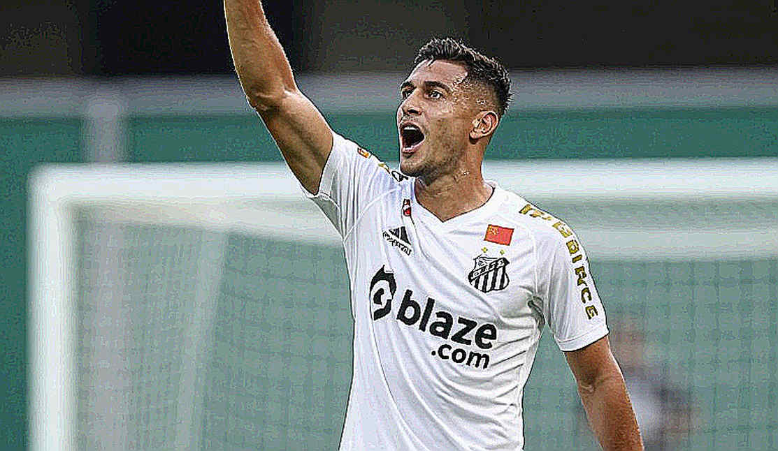 যেখানে ক্লাবের নামও ভুল হয়ে যায়: প্রিমিয়ার লিগের ম্যানেজার-বাজার ও তথ্যের দুই মানদণ্ড