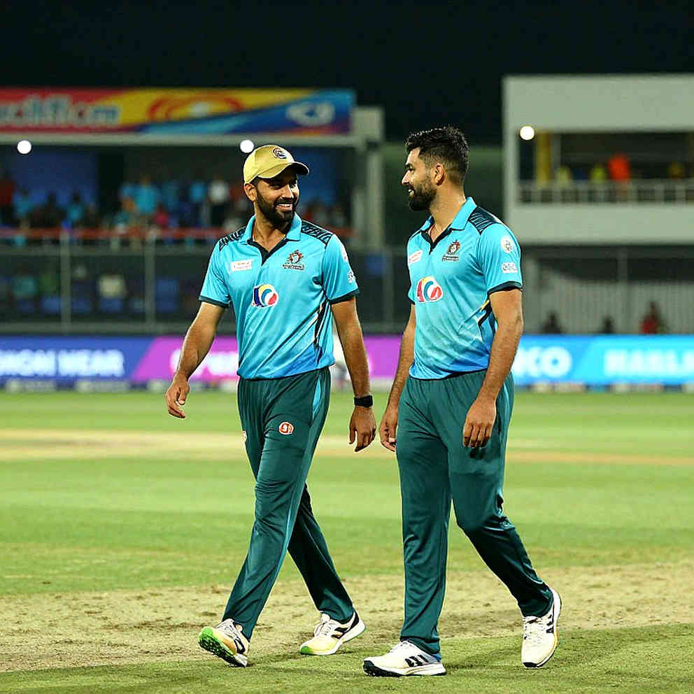 পনেরো বছরের ছেলেটিকে ফাইনাল ম্যাচে নামাবেন? বেঙ্গালুরুর ব্যাটিং উইকেটে ভারতের আসল প্রশ্নটা বোলিং নিয়ে