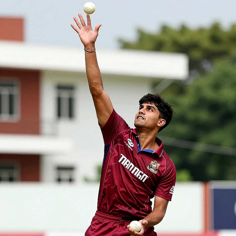 ত্রিশের সীমানায় ইয়র্কার: ভুবনেশ্বর ফেরানোর দাবি আর ফরম্যাট বিভ্রান্তির হিসাব ত্রিশের সীমানায় ইয়র্কার: ভুবনেশ্বর ফেরানোর দাবি আর ফরম্যাট বিভ্রান্তির হিসাব