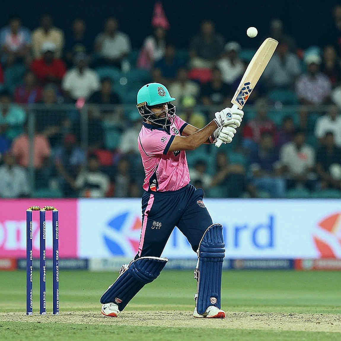 খালেদ আহমেদের কাউন্টি রসিদ ও আবুধাবির তাপ: বাংলাদেশের প্রথম শ্রেণির খাতা